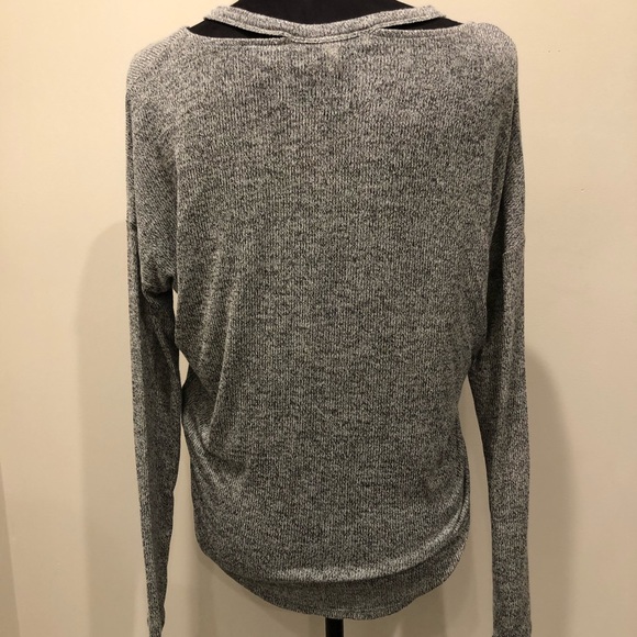 🆕 Express | Grey Double Cut “V” Neck - Picture 4 of 9